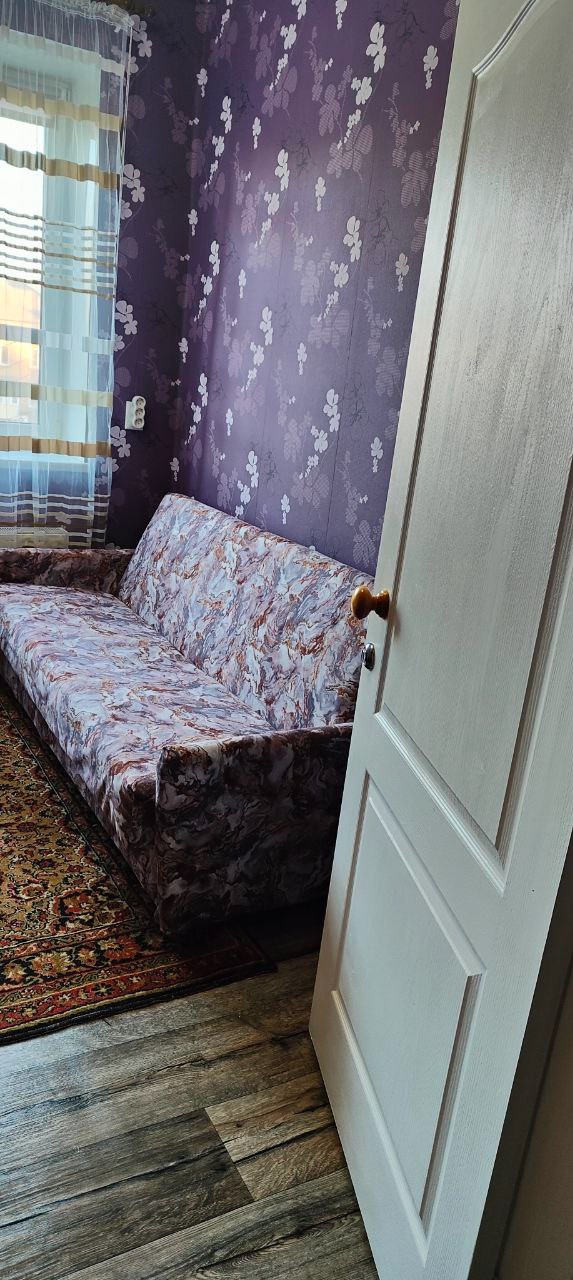 Сдам посуточно квартиру🏠, в шаговой доступностиЦентральная Больница🏥через дорогу, магазины, рынок, аптека , автостоянка, Натариус, В квартире установлен новый ❄️кондиционер,постоянно горячая холодная вода💦установлена насосная станция🛁, новый холодильник, ТВ, интернет, 📡микроволновка, стиральная машинка, элект...